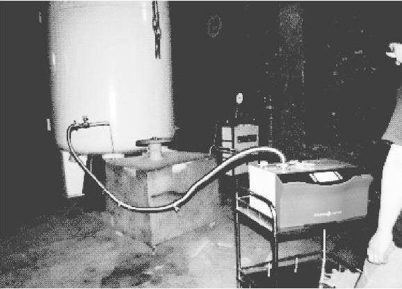 圖10  -196℃低溫閥門在液氧中做低溫密封性能試驗的全景